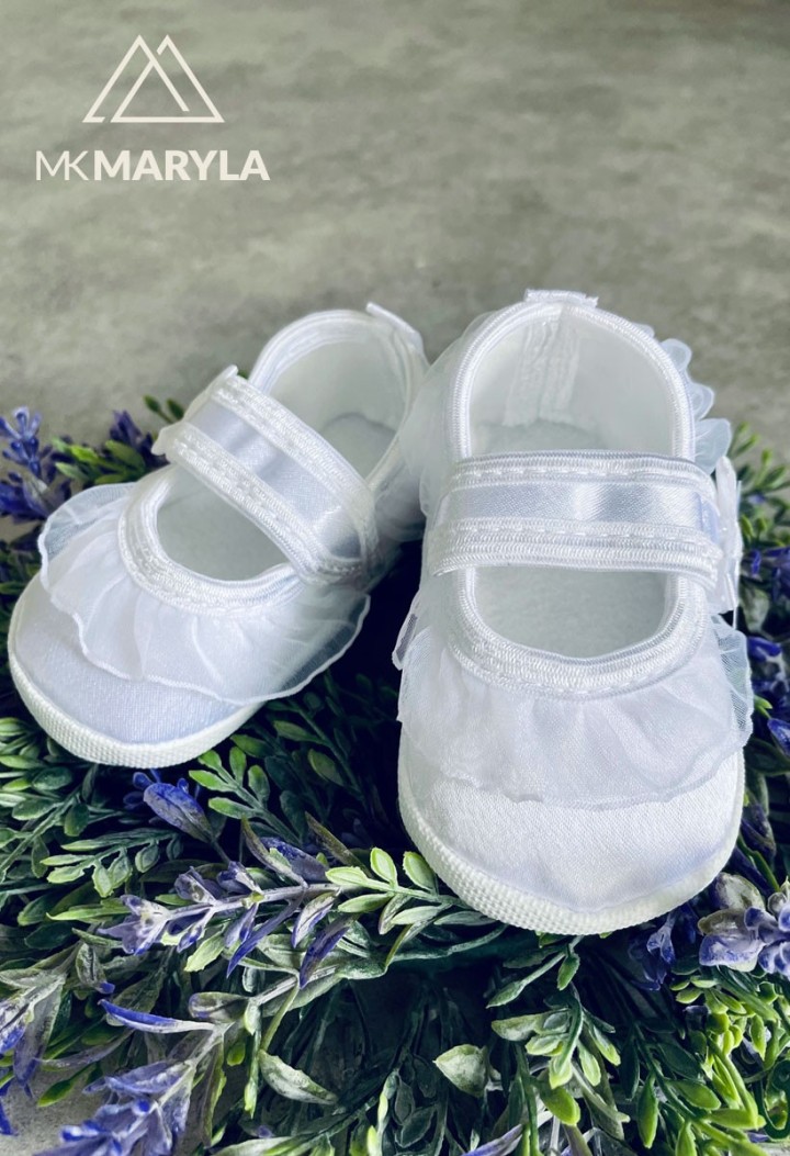 weiße Schuhe zur Taufe und zum Geburtstag