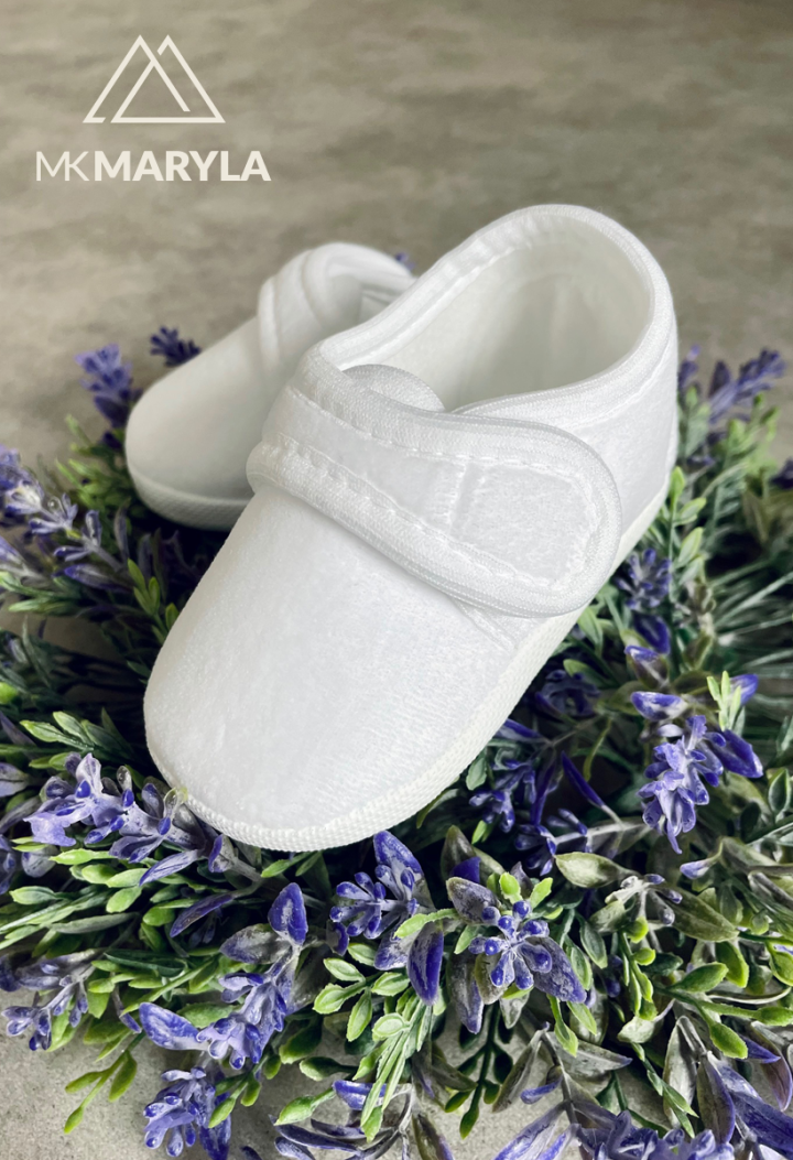 Leinenschuhe für einen Jungen