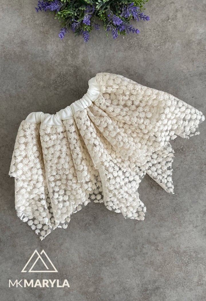 Hübscher cremefarbener Rock mit geprägten Blumen - MKMaryla