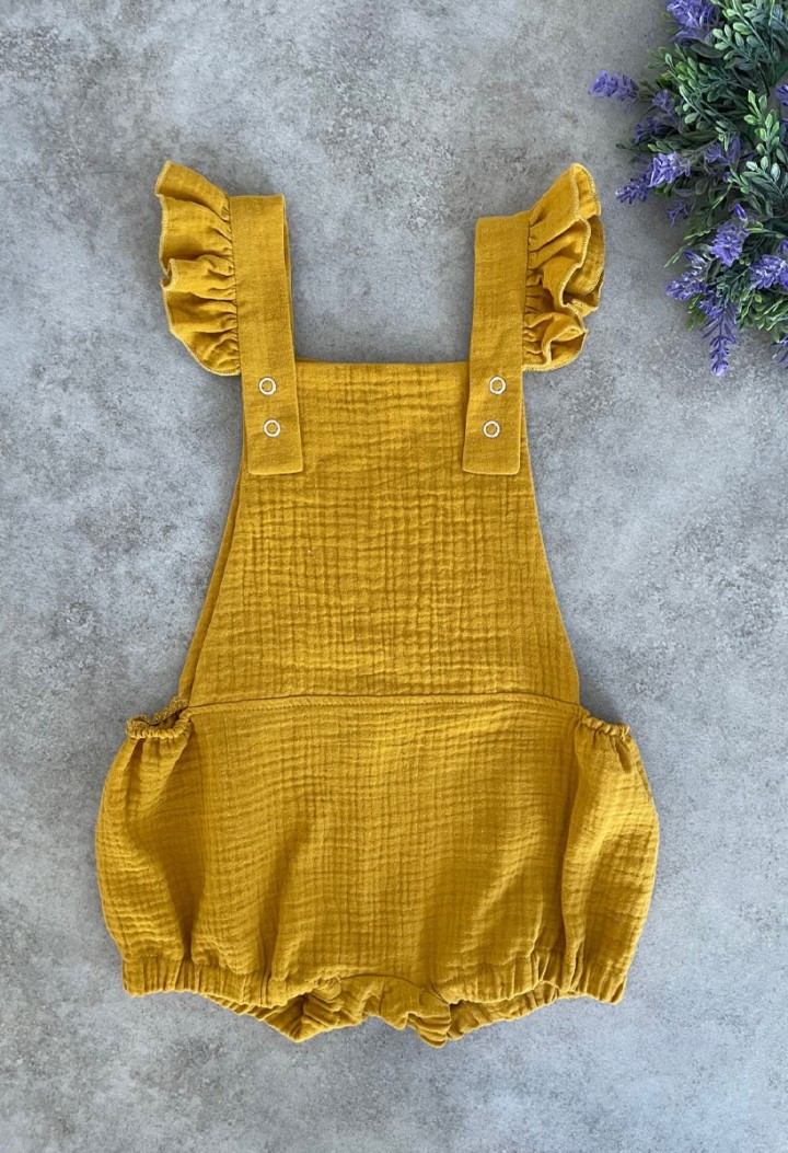 Senfgelber Overall für ein Mädchen - perfekt für den Sommer - MKmaryla