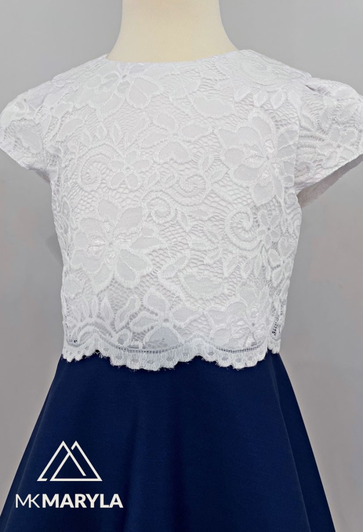 marineblaues und weißes Kleid