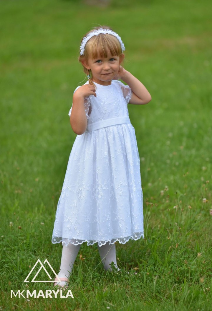 Weißes Spitzenkleid für ein Mädchen