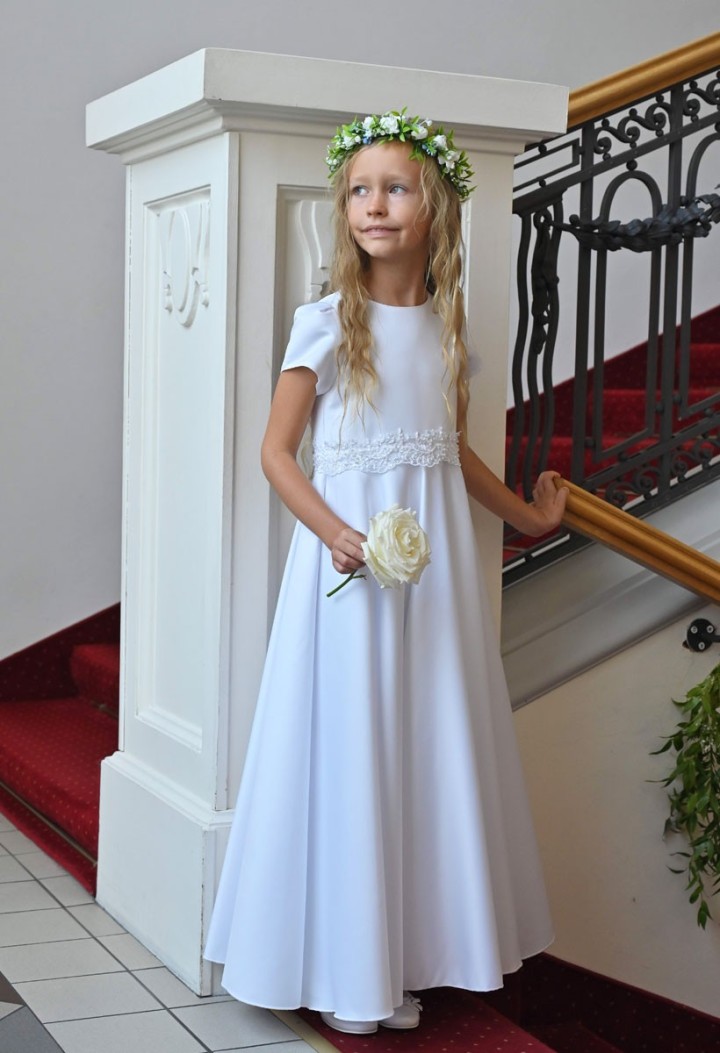 Satynowa sukienka na Pierwszą Komunię, z pełnego koła - Alicja 175 - MKMaryla