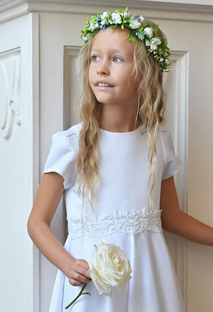 Możliwość regulacji obwodu głowy sprawia, że jest praktyczny i uniwersalny.