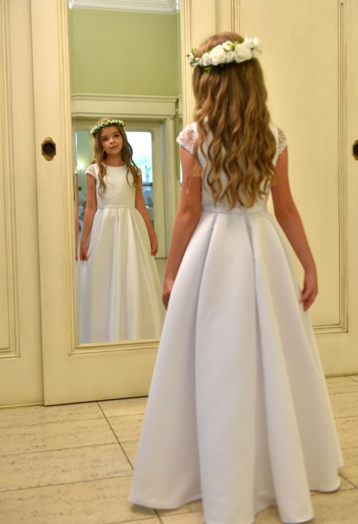 sukienka do komunii z koronką
