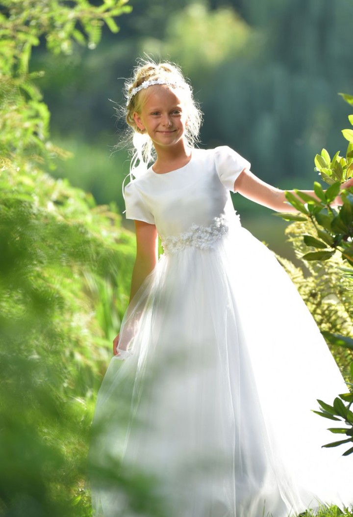 Pięknie zdobiona sukienka komunijna dla dziewczynki - Laura 072- MKMaryla