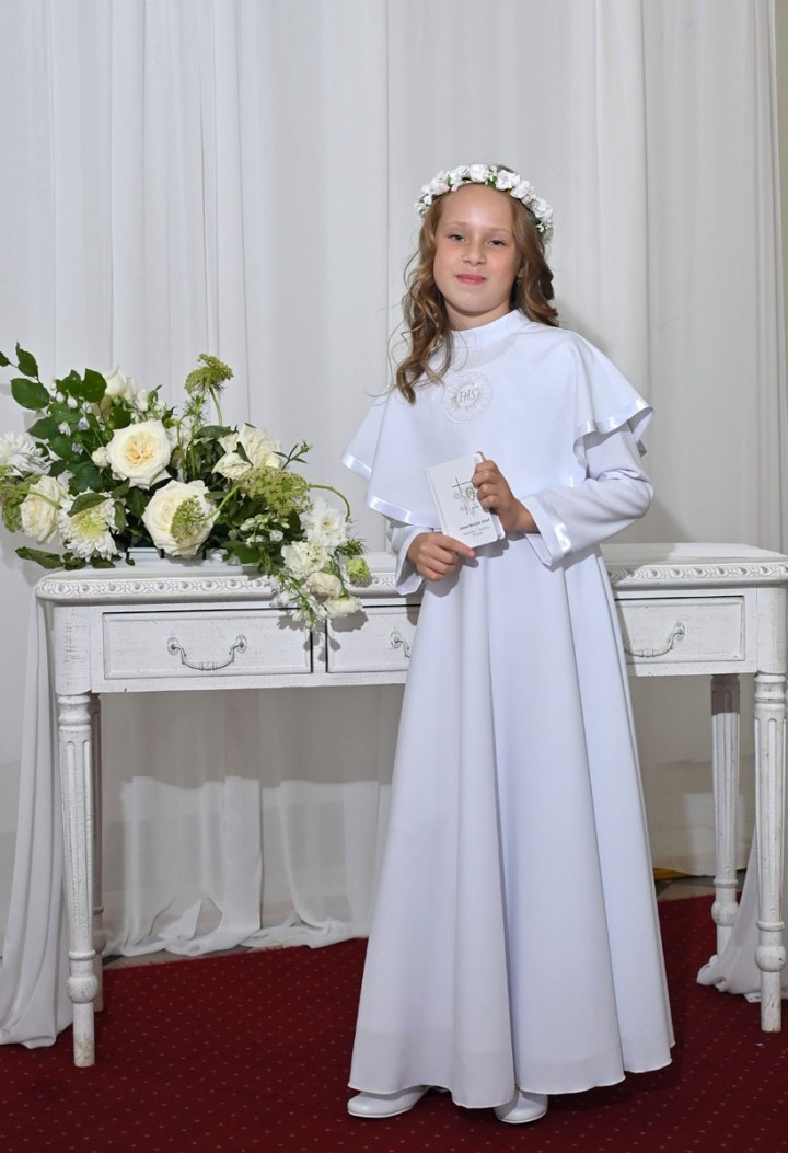 Klasyczna biała alba dziewczęca z nakładanym kołnierzem - Hania 159 - MKMaryla