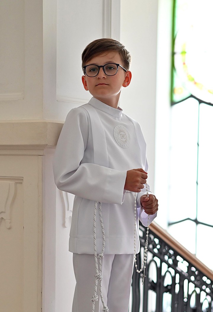 Krótka klasyczna komża Bartosz 999  bez zdobień - stroje komunijne MK Maryla