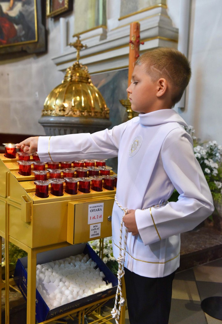 Krótka komunijna komża z golfem i delikatnym zdobieniem - Antoś 049- MKMaryla