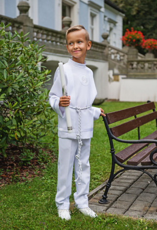 Bartosz 159 krótka komża komunijna z delikatnym zdobieniem . MKMaryla