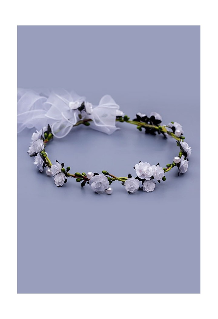 communion garland as made of live flowers, delicate