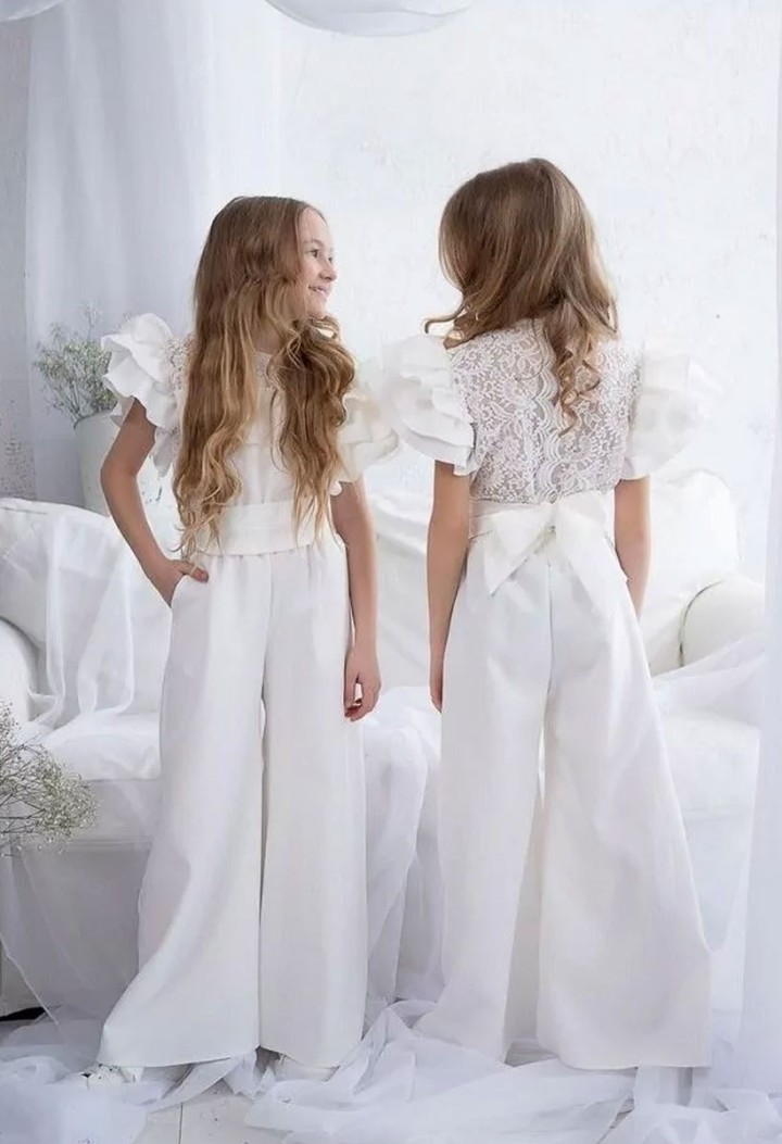 cremefarbener Mädchen-Overall