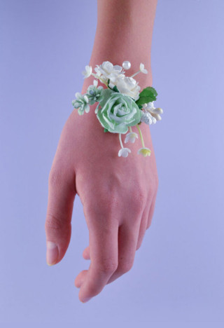 hand ornament for a girl