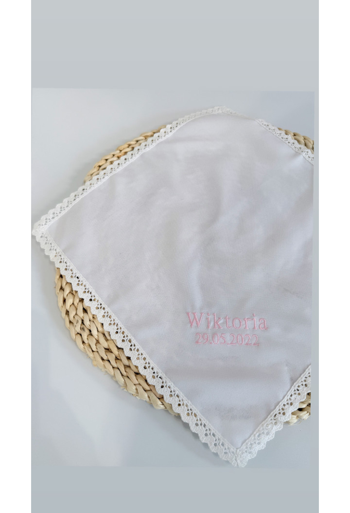 Szatka do chrztu z różowym haftem