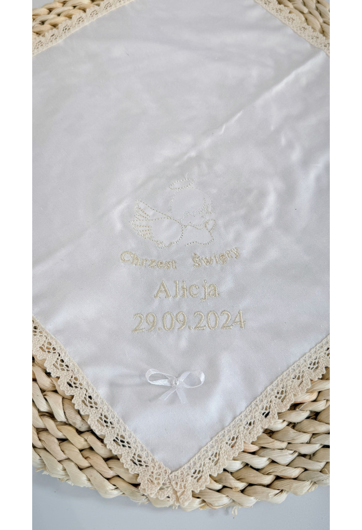 Szatka do chrztu z ecru haftem