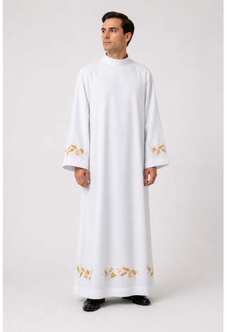 Albe liturgique blanche ornée de broderies représentant des épis | Une albe liturgique élégante