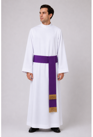 Aube liturgique brodée de la Croix de Jérusalem | Une aube liturgique élégante