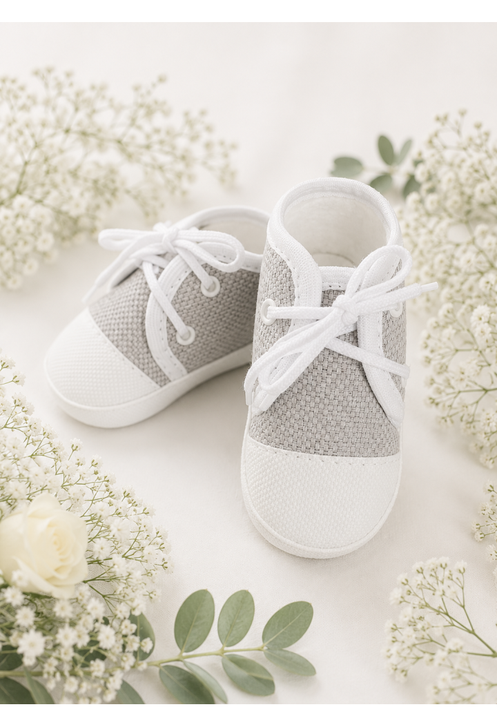 Chaussons gris de baptême pour garçon – Élégants chaussons pour bébé
