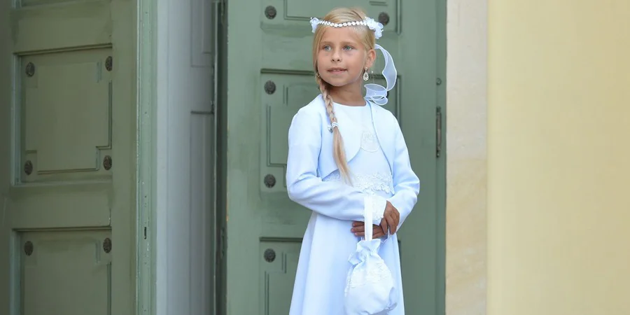Kiedy zamówić sukienkę na Komunię Świętą?