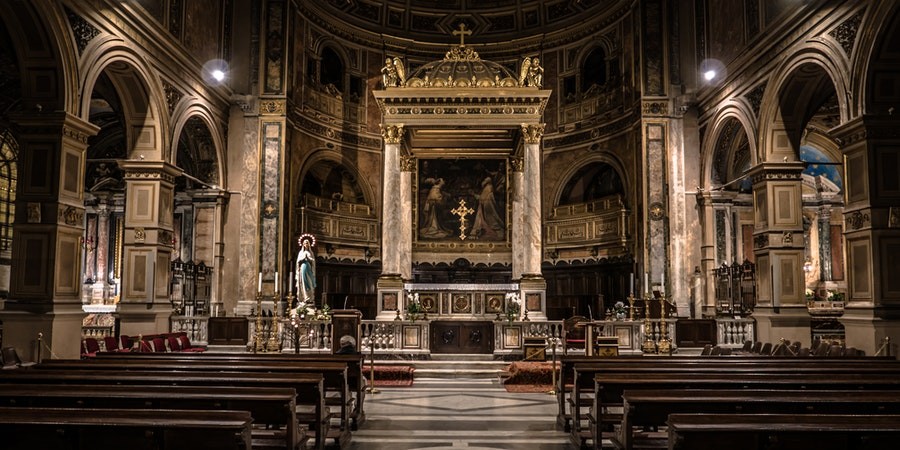 Alby dla ministrantów - co wybrać?