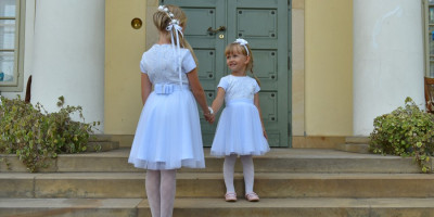 Sukienki pokomunijne, czyli w co ubrać dziecko po powrocie z Kościoła?