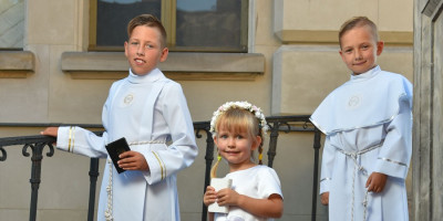 Prawidłowe zdejmowanie miary na strój komunijny