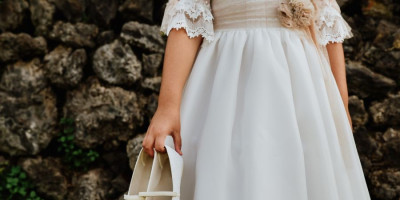 Sweterek do chrztu: jak wybrać okrycie dla małej księżniczki?