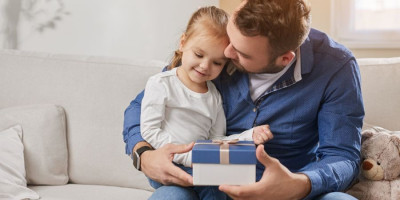 Wyjątkowe prezenty na chrzciny od ojca chrzestnego dla dziewczynki